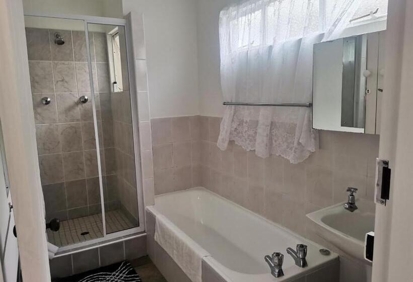 פנסיון Sani Window B&b And Self Catering