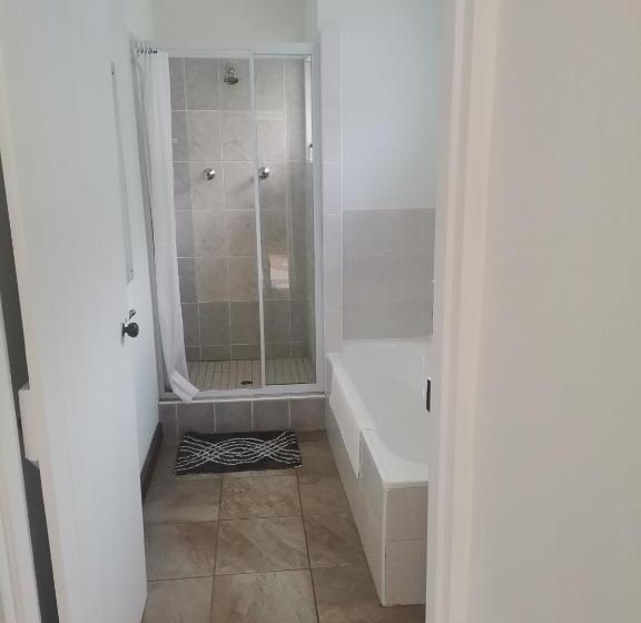 פנסיון Sani Window B&b And Self Catering