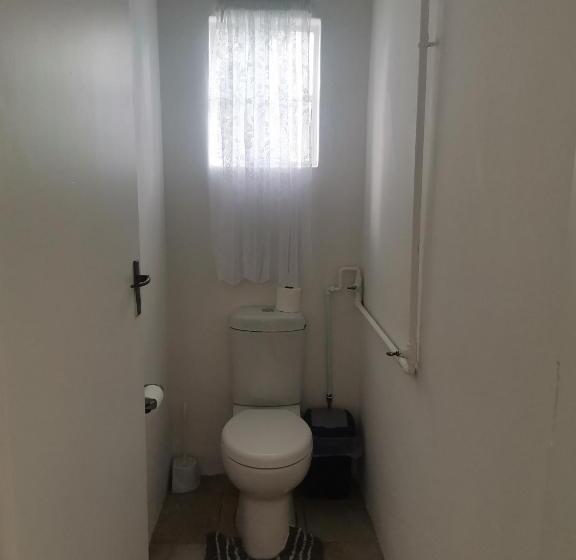 פנסיון Sani Window B&b And Self Catering