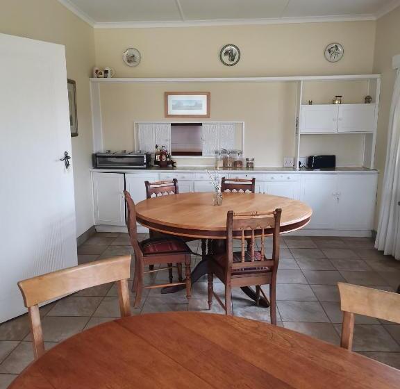 פנסיון Sani Window B&b And Self Catering