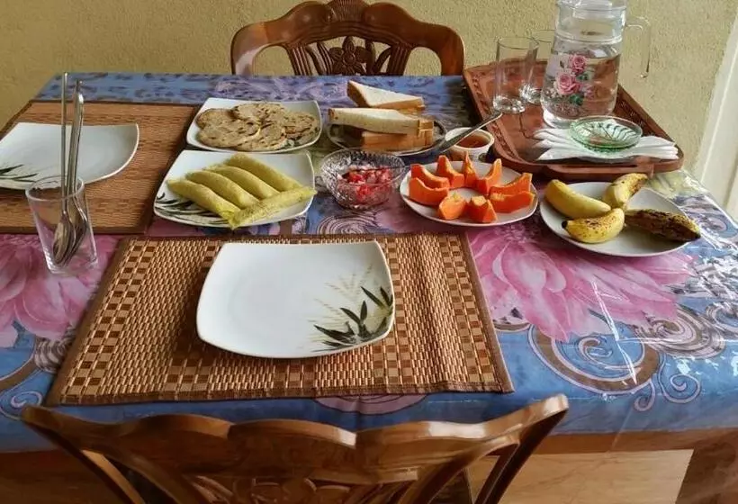پانسیون Udesh Guest