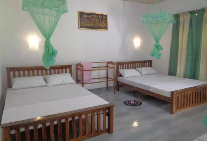 پانسیون Udesh Guest