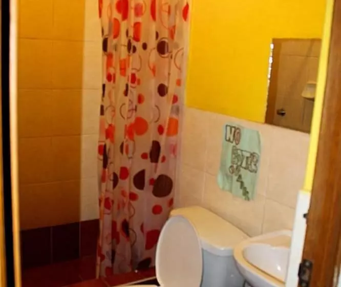 پانسیون Kame House Hostel