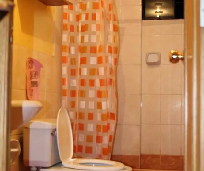 پانسیون Kame House Hostel