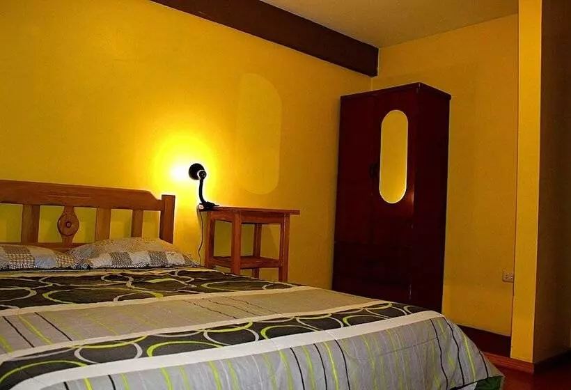 پانسیون Kame House Hostel