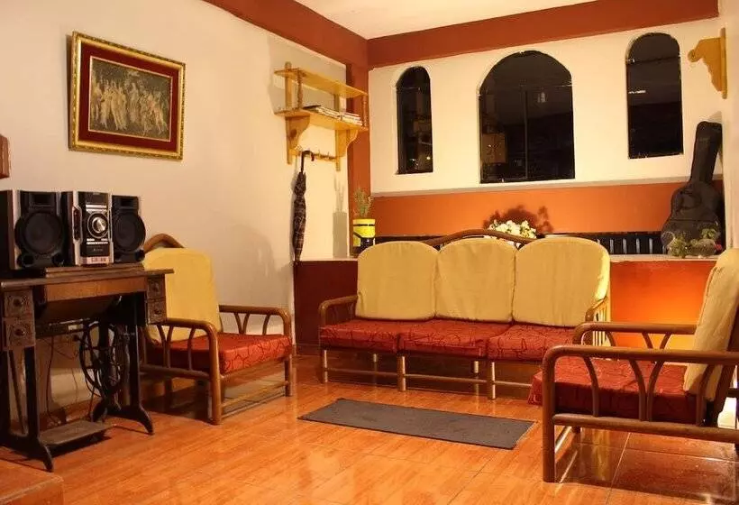پانسیون Kame House Hostel
