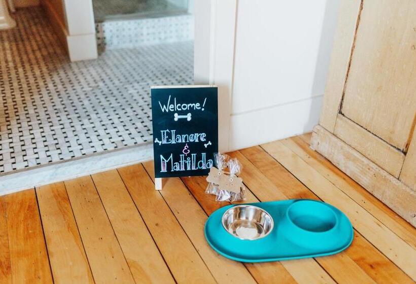 בית מלון כפרי The Francis