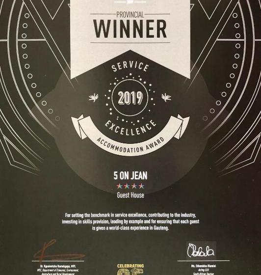 ペンション 5 On Jean