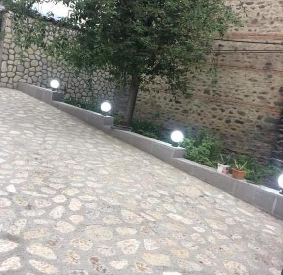 پانسیون Guesthouse Raisa