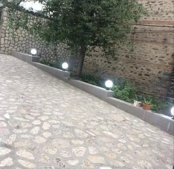 پانسیون Guesthouse Raisa