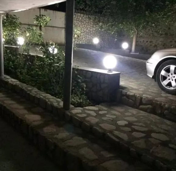 پانسیون Guesthouse Raisa