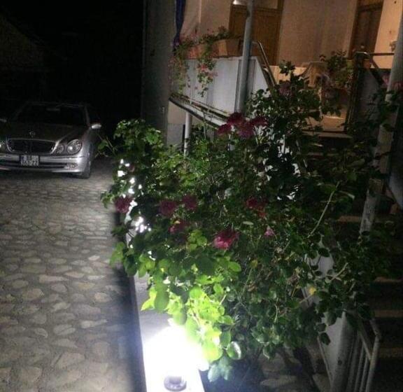 پانسیون Guesthouse Raisa