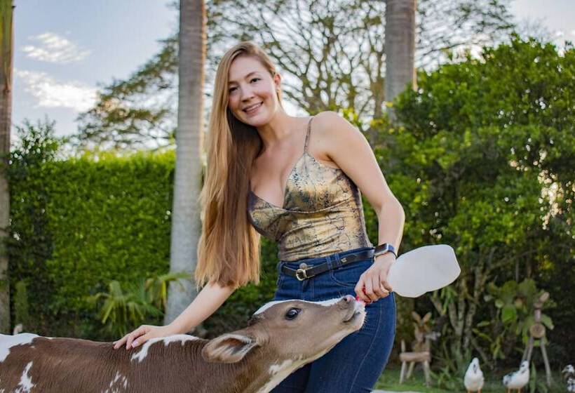 هتل Campestre Café Café