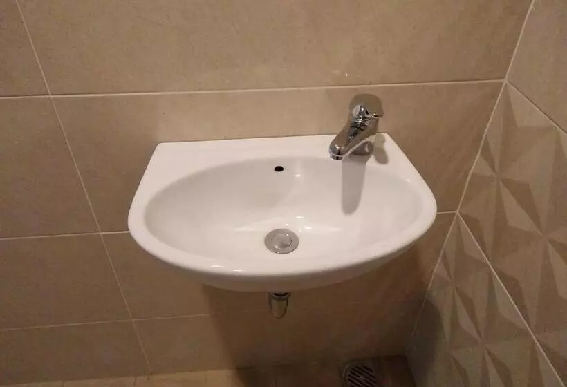 ペンション Reddoorz Near Gajah Mada Street Semarang