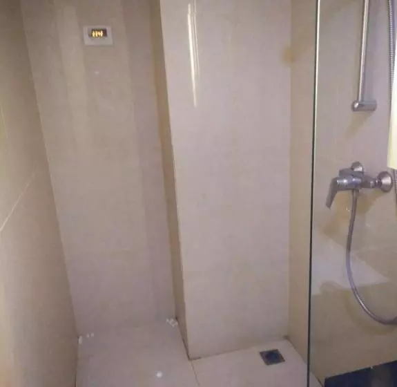 ペンション Reddoorz Near Gajah Mada Street Semarang