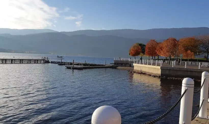 پانسیون Lake View House