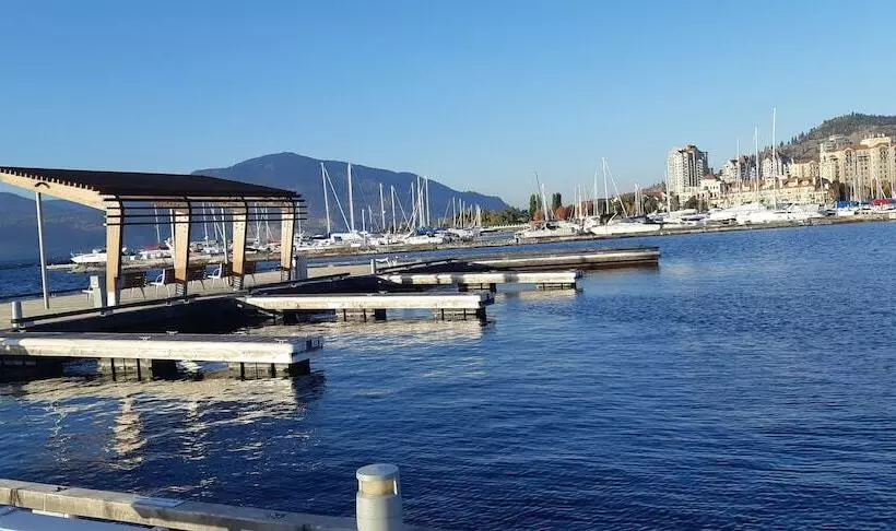 پانسیون Lake View House