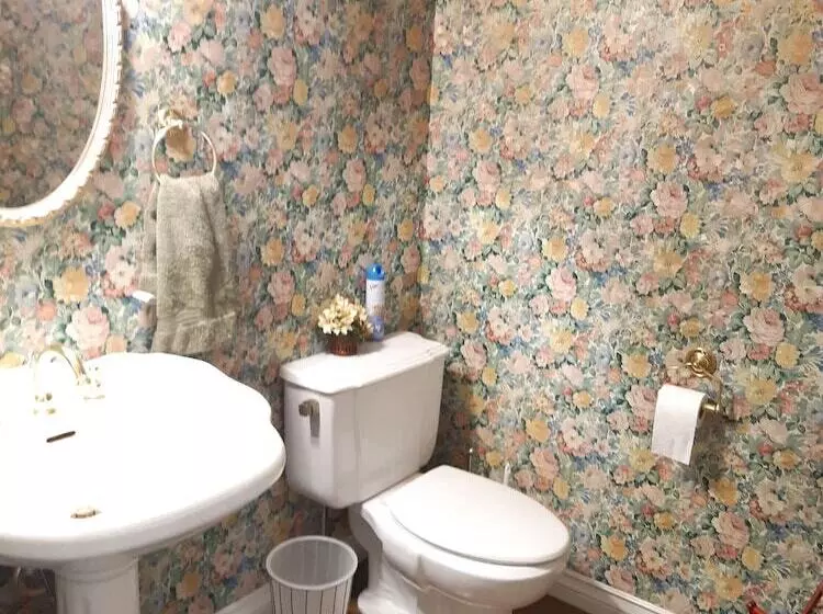 پانسیون Lake View House