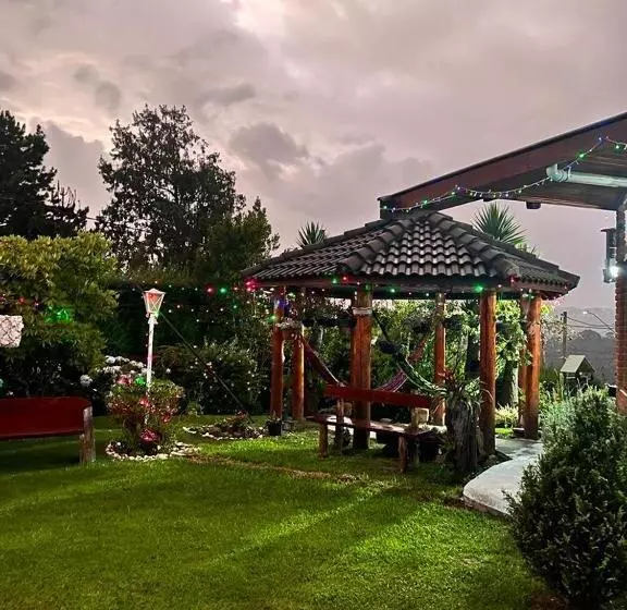 ペンション Pousada Araucária Village