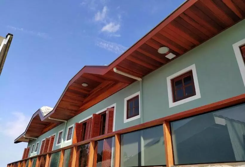 ペンション Pousada Araucária Village