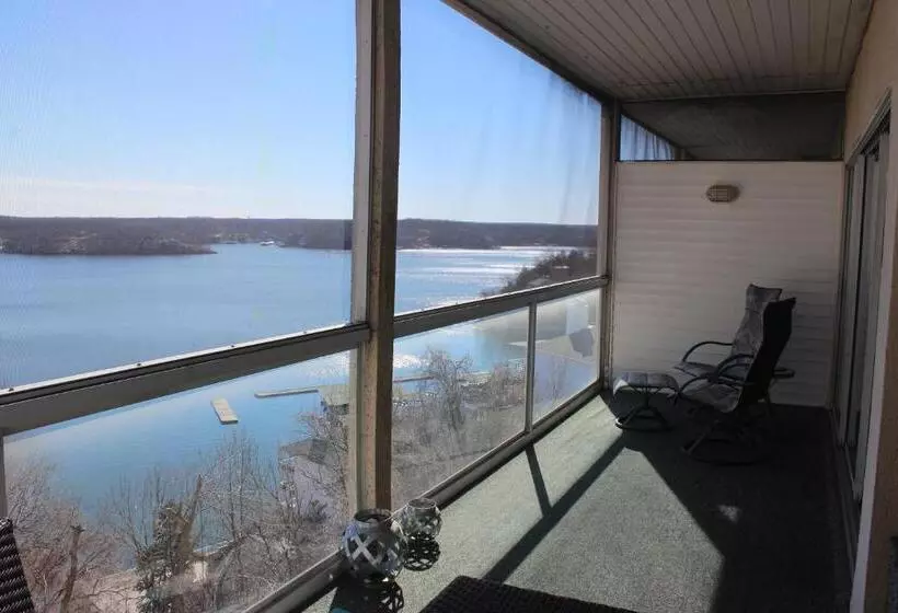 Lake Ozarks Get Away Topsider