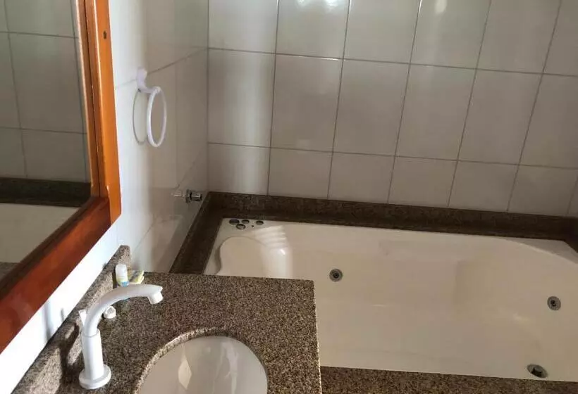 Majatalo Black Point Beach Club