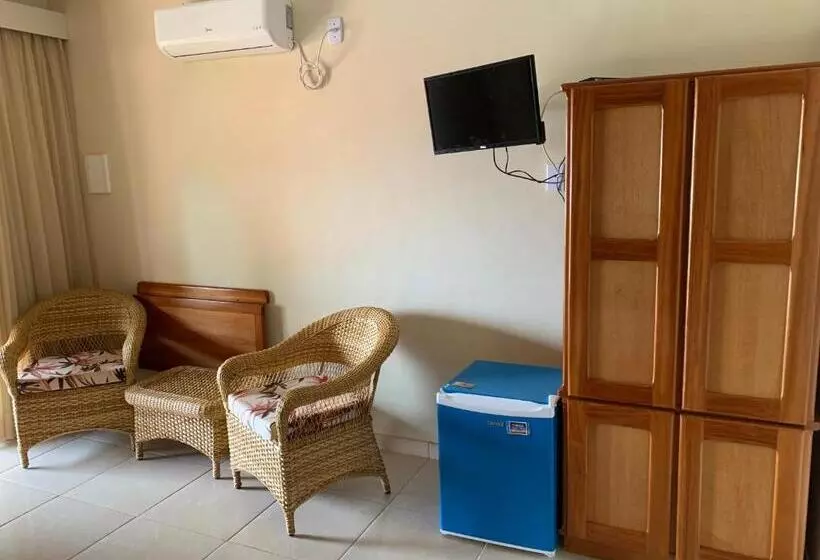 Majatalo Black Point Beach Club