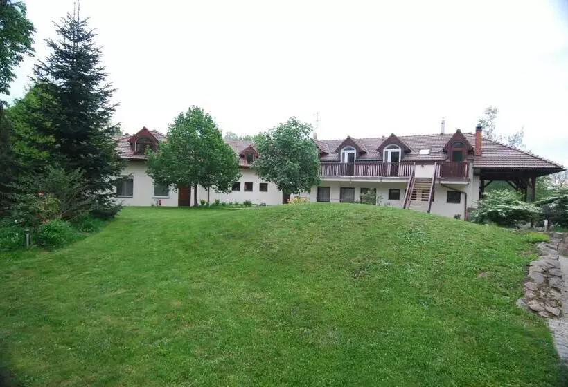 Majatalo Ivanek Guest House