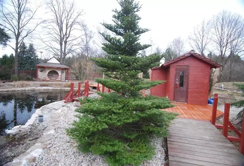 Majatalo Ivanek Guest House