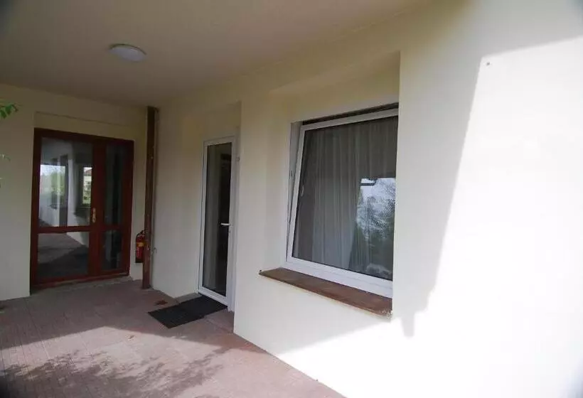 Majatalo Ivanek Guest House