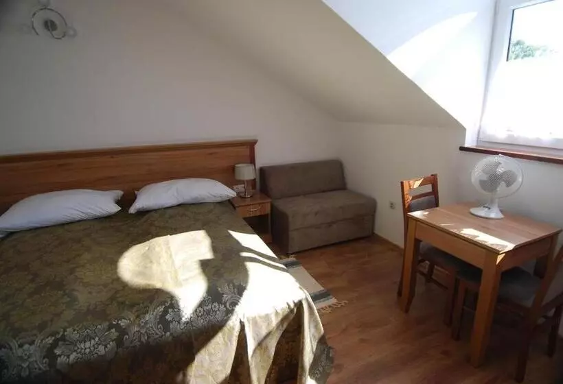 Majatalo Ivanek Guest House