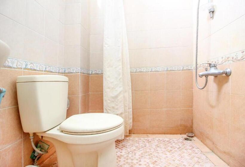 펜션 Reddoorz Plus @ Tegal Panggung