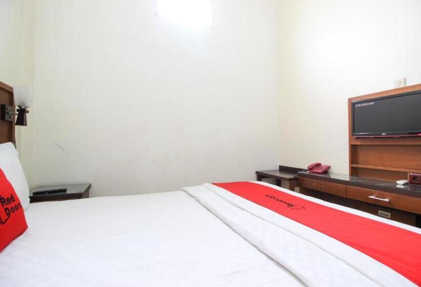 펜션 Reddoorz Plus @ Tegal Panggung