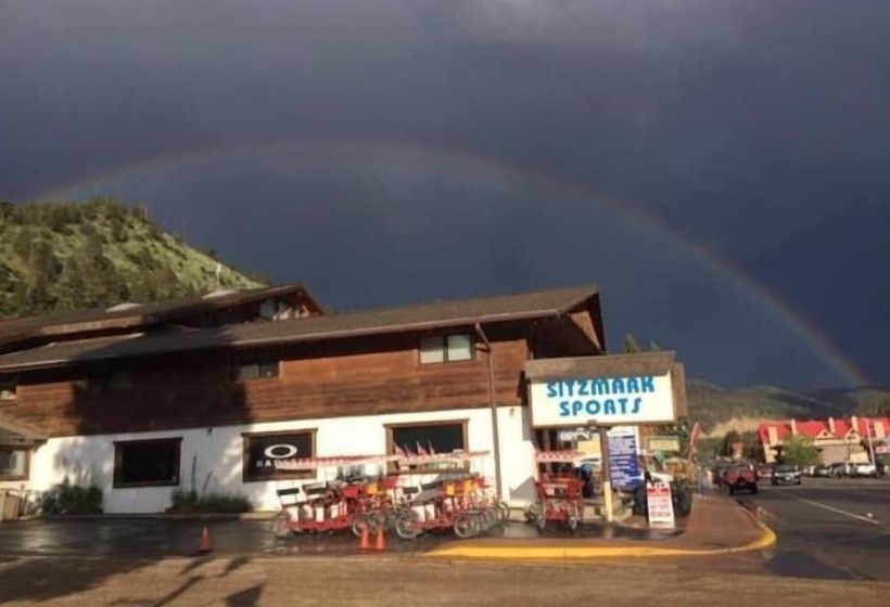 Sitzmark Sports Lodge