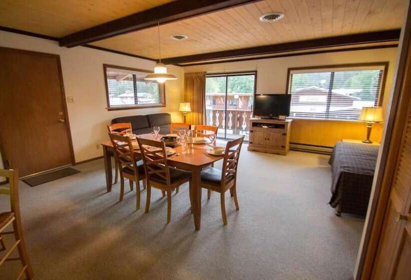 Sitzmark Sports Lodge