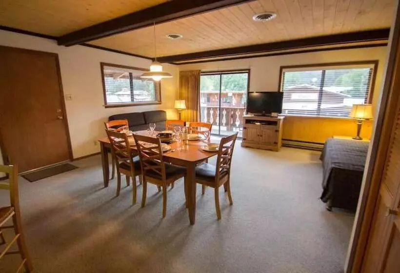 Sitzmark Sports Lodge