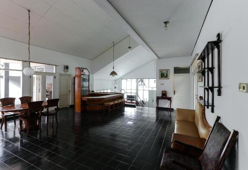 Отель Cisitu Valley Villa Syariah