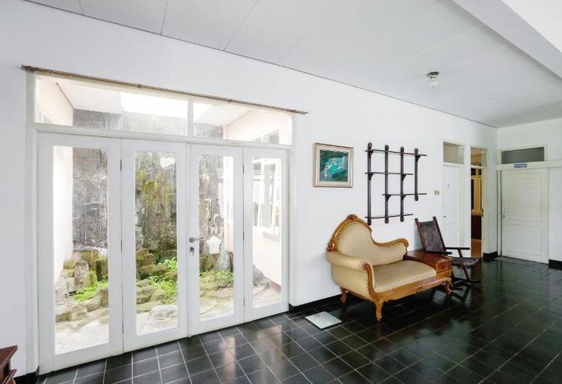 Отель Cisitu Valley Villa Syariah