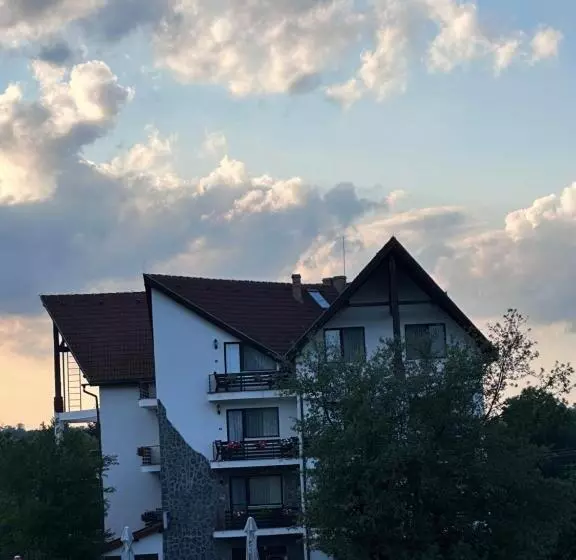 پانسیون Vila Alisa