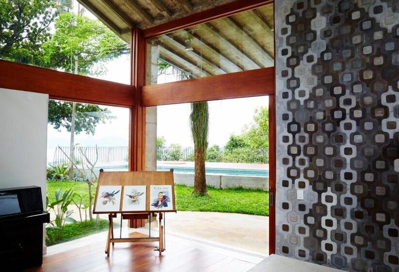 هاستل Chez Georges