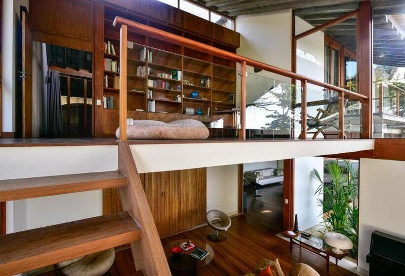 هاستل Chez Georges