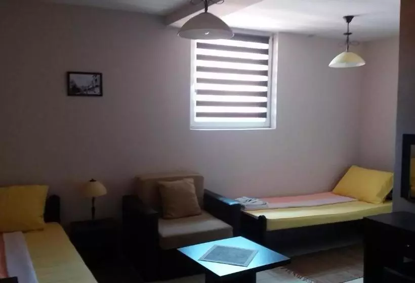پانسیون Asterix Rooms