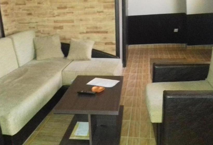 Pension (Hôtel basse catégorie) Asterix Rooms