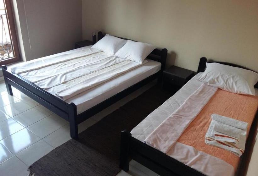 Pension (Hôtel basse catégorie) Asterix Rooms