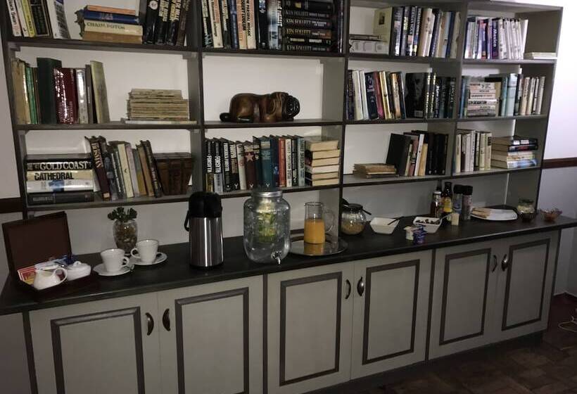 بنسيون Cuckoos Nest Guest House