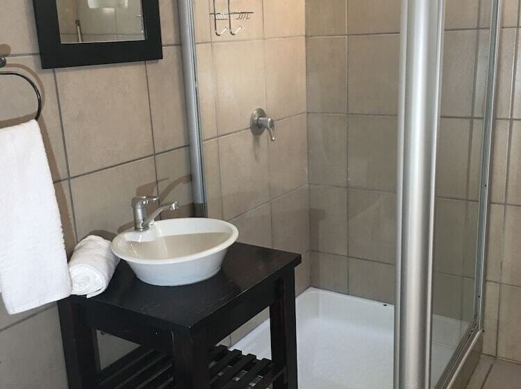 بنسيون Cuckoos Nest Guest House