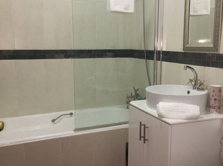 بنسيون Cuckoos Nest Guest House