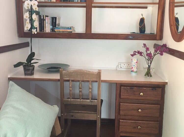 بنسيون Cuckoos Nest Guest House