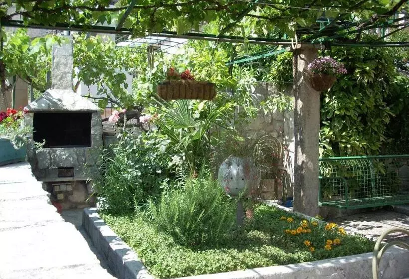 پانسیون Guest House Dragutinovic