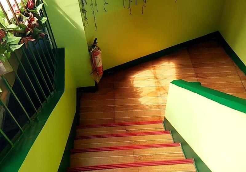 הוסטל Aosmec Square